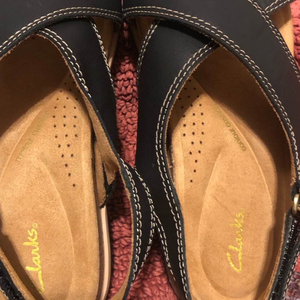 Clarks Black and Tan Leather Sandals - Picture 6 of 7
